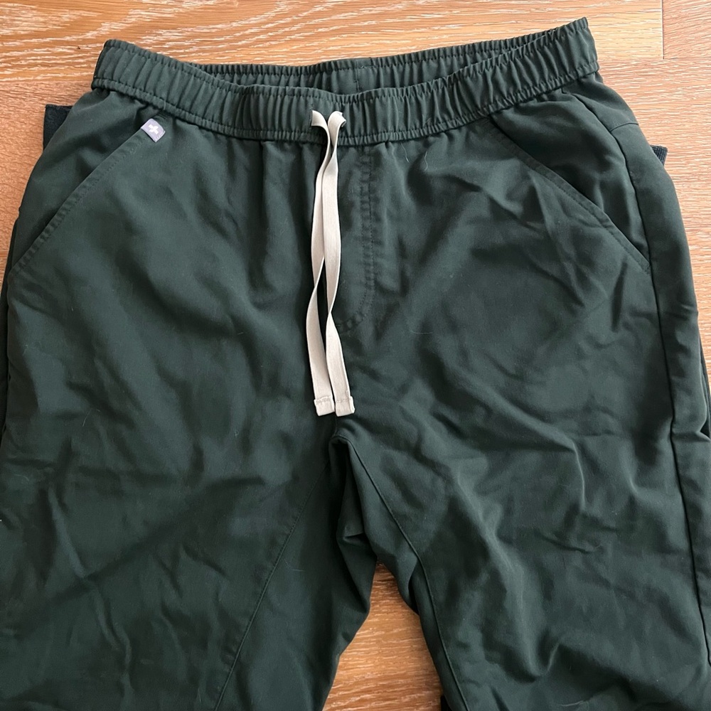Figs Men’s scrub bottom joggers Size Medium